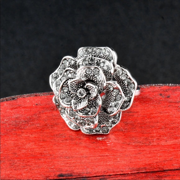 🌹Vintage Rose  Sparkling  Statement Ring🌹 - Picture 2 of 4